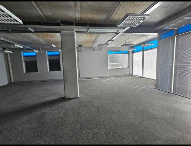 638M² OFFICE TO LET IN PAARDEN EILAND